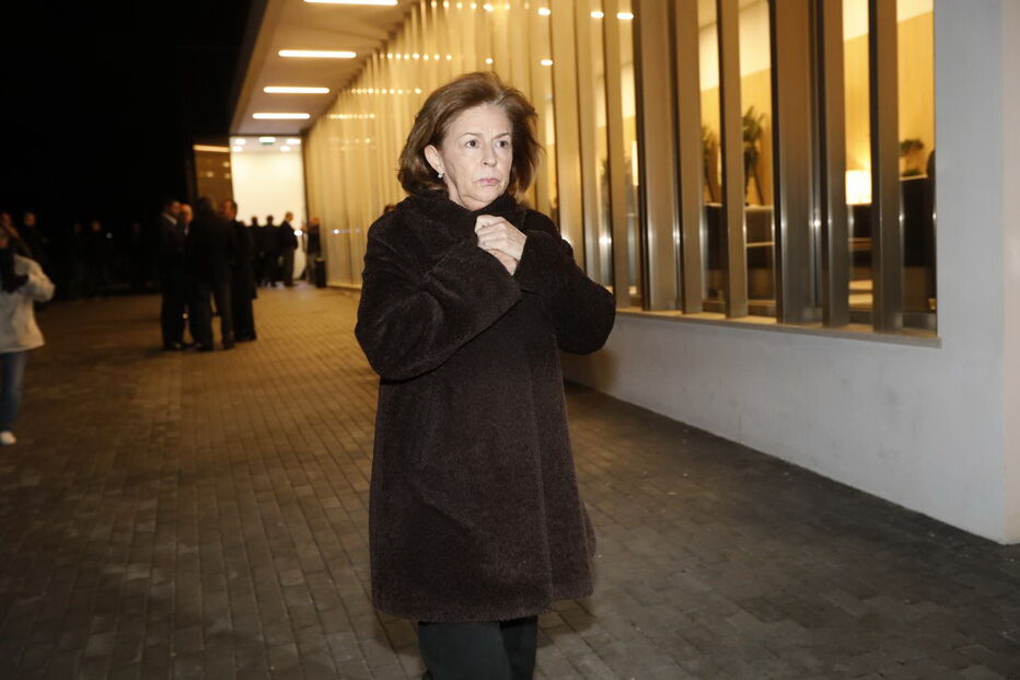 Leonor Beleza no velório de Laura Ferreira, mulher de Passos Coelho