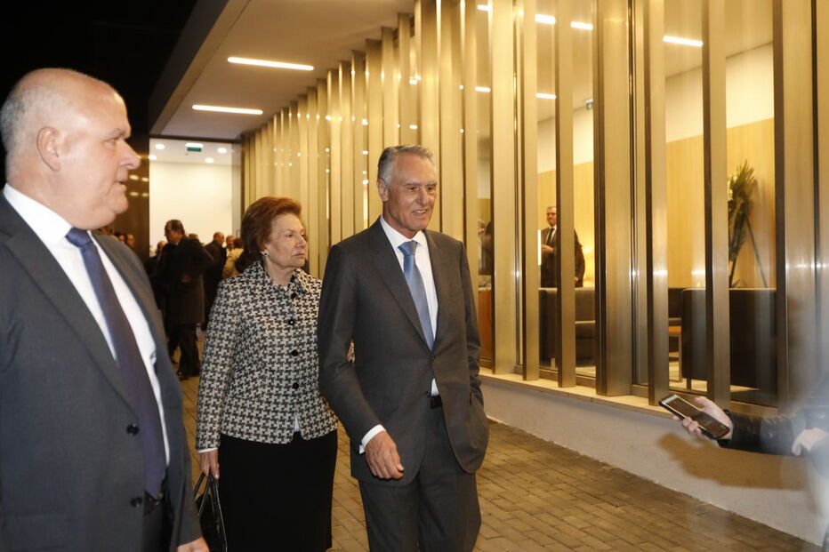 Aníbal e Maria Cavaco Silva no velório de Laura Ferreira, mulher de Passos Coelho