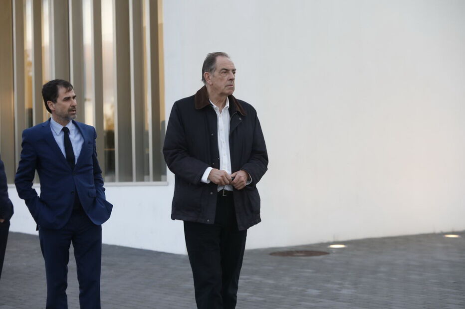 Jorge Braga de Macedo no velório da mulher de Passos Coelho, Laura Ferreira