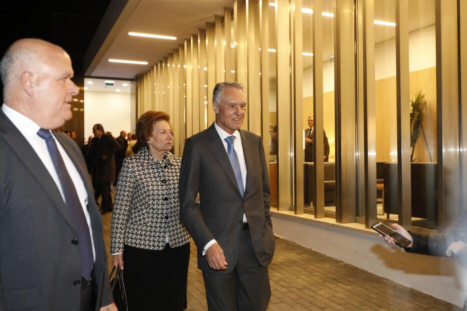 Cavaco Silva e a mulher.JPG