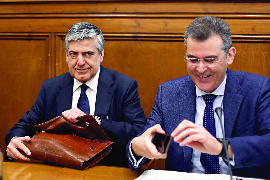 Luís Máximo dos Santos (à esq.) esteve esta quarta-feira no Parlamento