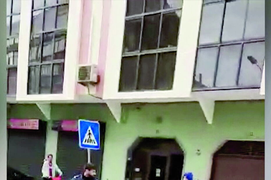 Polícia puxou de arma para se defender 