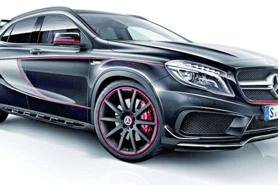 Mercedes GLA 45 AMG ficou partido ao meio depois de derrubar um poste e atingir um pórtico na 2ª Circular.  Os três ocupantes tiveram morte imediata 