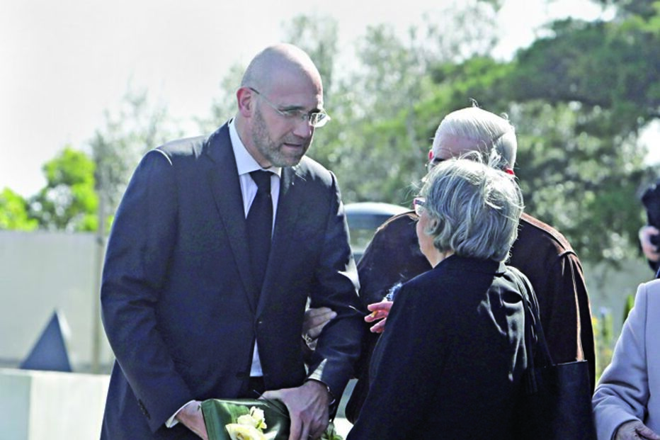 Pedro Passos Coelho surgiu com foto em homenagem à mulher Laura 