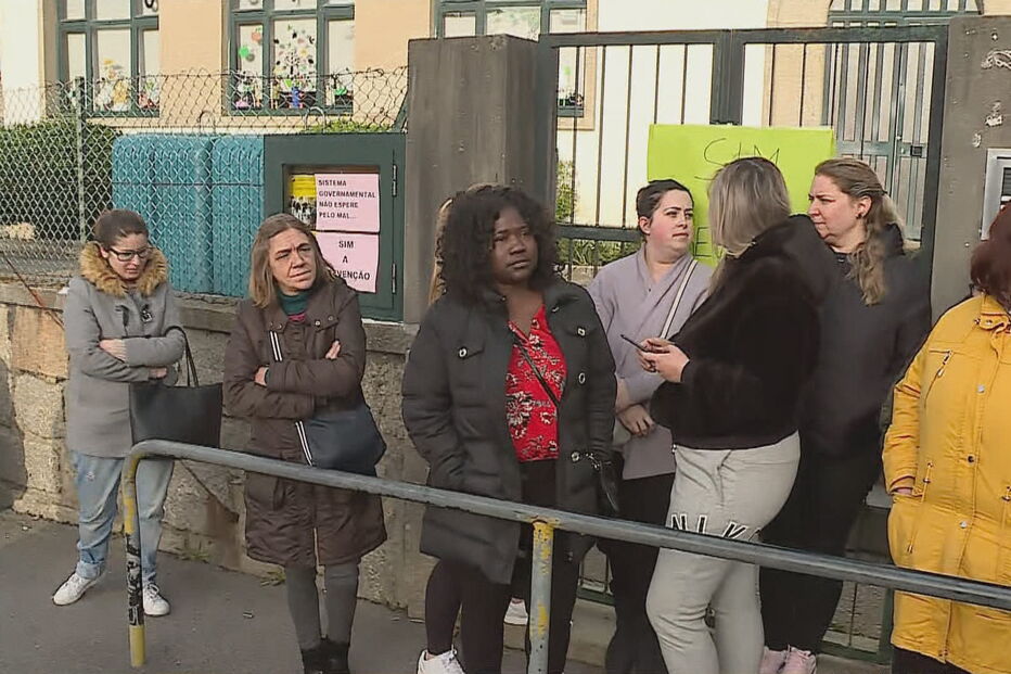 Pais recusam levar filhos às aulas devido a aluna que esteve em Itália