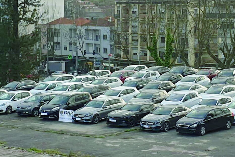 GNR apreendeu 139 carros de gama média e alta, e ainda cinco barcos, 70 equipamentos informáticos e 47 mil euros 