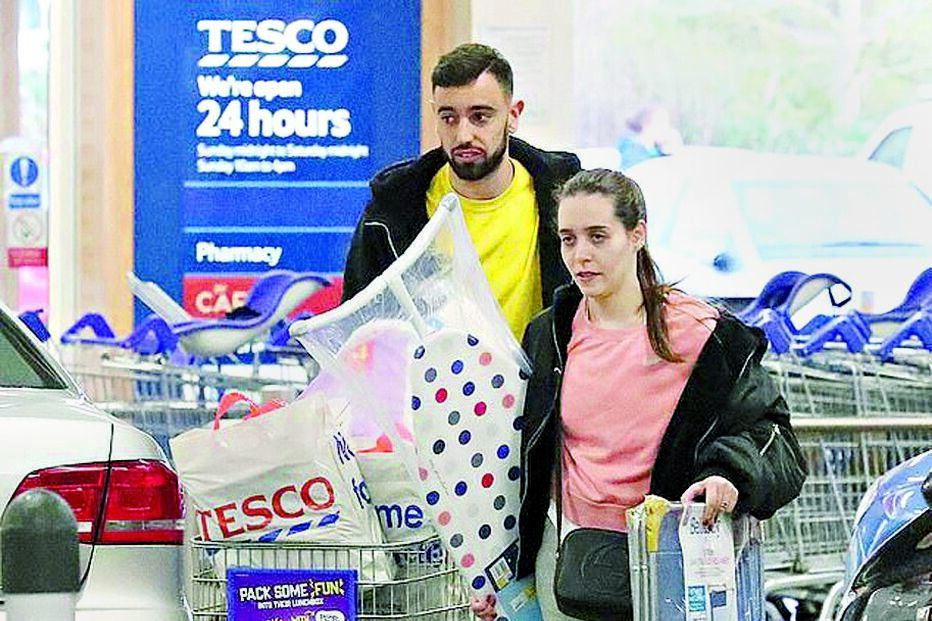 Paparazzi não largam Bruno Fernandes em Inglaterra