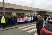 Duas centenas de trabalhadores concentraram-se à porta da Refinaria de Sines
