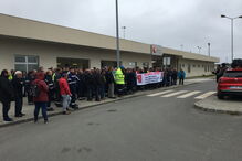 Duas centenas de trabalhadores concentraram-se à porta da Refinaria de Sines