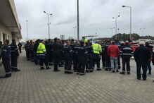 Duas centenas de trabalhadores concentraram-se à porta da Refinaria de Sines