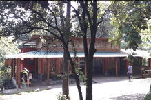 Portuguesa morre assassinada por segurança de hotel com golpes de catana em São Tomé