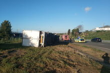 Homem de 58 anos ferido após despiste de camião em Sines