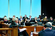 José Sócrates foi interrogado durante mais de duas horas pelo juiz Ivo Rosa. Antigo chefe do Governo fez-se acompanhar pelos dois advogados  