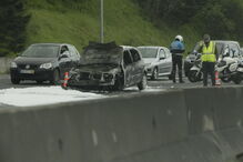 Carro em chamas após colisão condiciona circulação na Segunda Circular 
