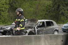 Carro em chamas após colisão condiciona circulação na Segunda Circular 