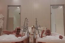 Goucha e o marido, Rui Oliveira, mostram momento íntimo e divertido enquanto tomam banho