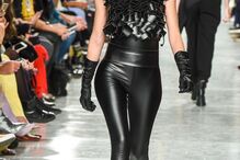 Transparências e cor aquecem a ModaLisboa