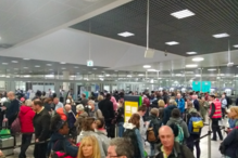 Aglomerado de passageiros de todo o Mundo enchem Aeroporto de Lisboa
