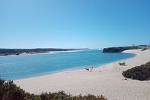 Aumento de turistas no Litoral Alentejano preocupa autarcas e população