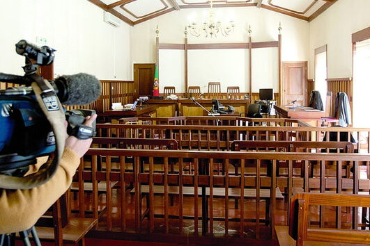 Advogados pediram à ministra da Justiça que seja considerado “justo impedimento” o isolamento em resultado de suspeita de infeção