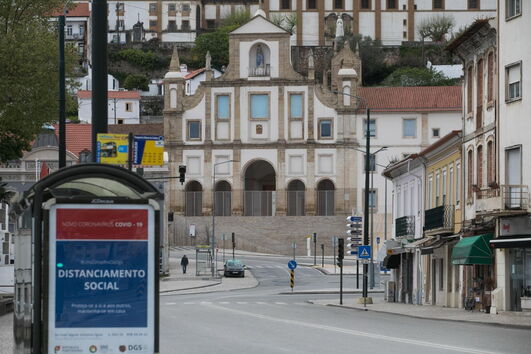 Ruas de Coimbra estão desertas