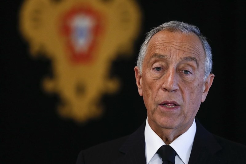 Marcelo Rebelo De Sousa Vai As Compras De Mascara Em Cascais Politica Correio Da Manha