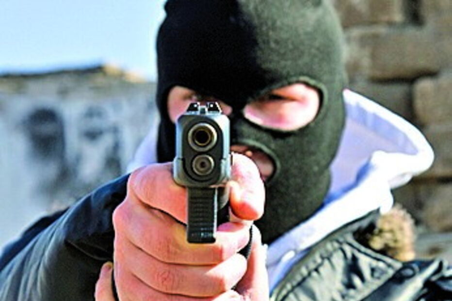 Ladrões atuaram armados 