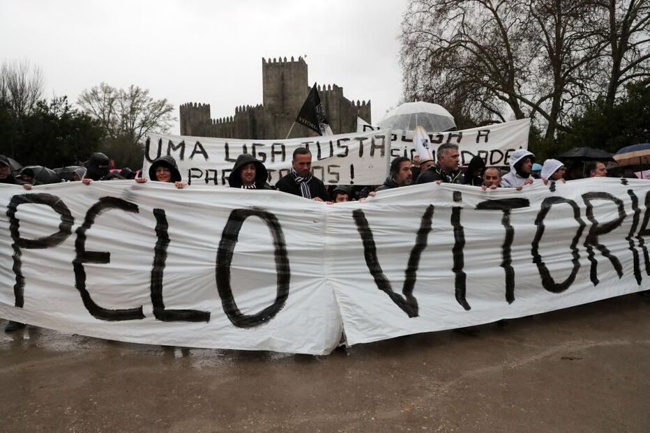 Marcha de protesto reúne entre 2.000 e 3.000 adeptos do Vitória de Guimarães