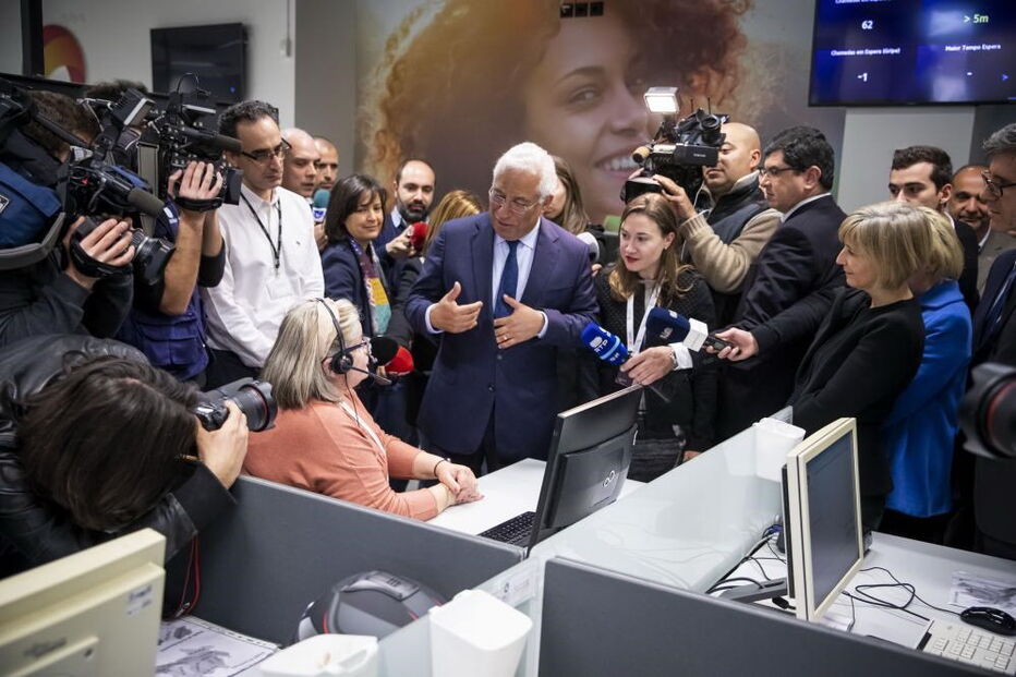 António Costa deu o exemplo durante visita à Saúde24 e repetiu recomendações da DGS