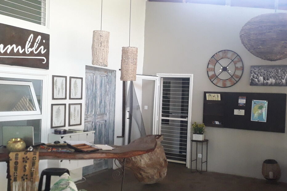 Portuguesa morre assassinada por segurança de hotel com golpes de catana em São Tomé