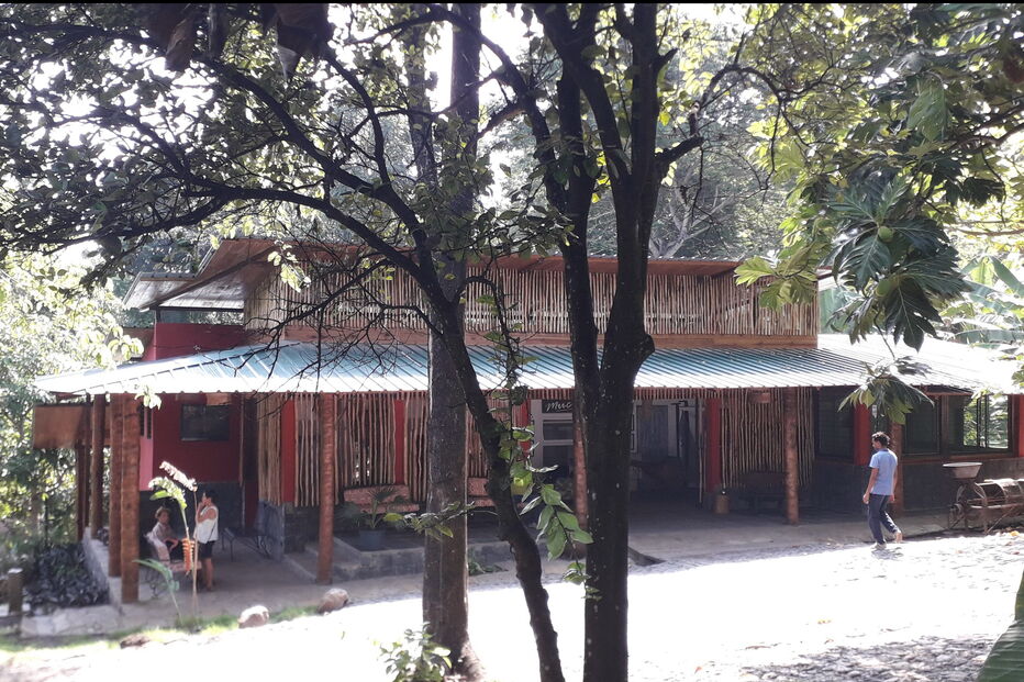 Portuguesa morre assassinada por segurança de hotel com golpes de catana em São Tomé