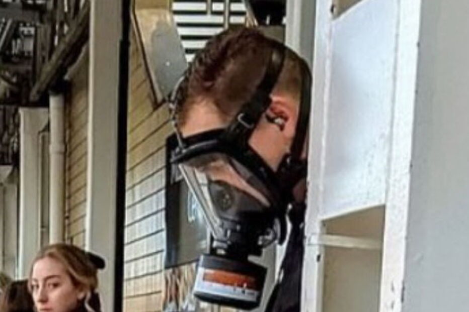 No Reino Unido instala-se o pânico e improvisam-se máscaras contra o coronavírus