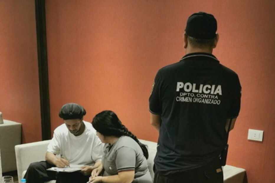 Ex-jogador brasileiro Ronaldinho Gaúcho detido no Paraguai por uso de passaporte falso