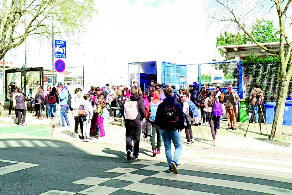 Alunos de várias turmas de duas escolas da Amadora estão em casa até ao dia 13