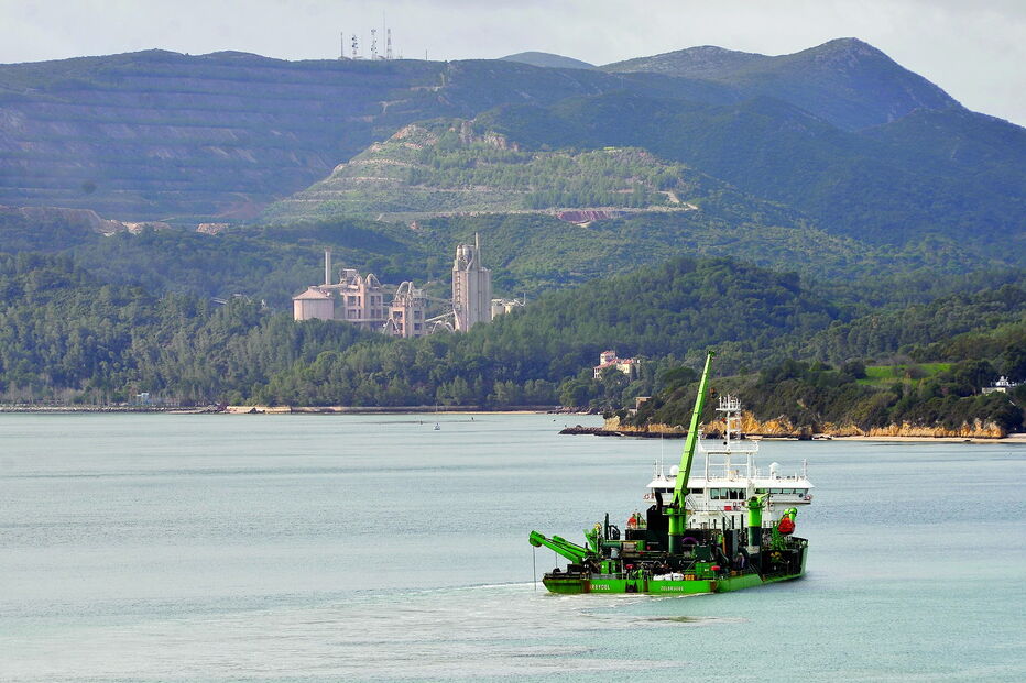 Dragagens continuam no Estuário do Sado, para aumentar a capacidade do Porto de Setúbal