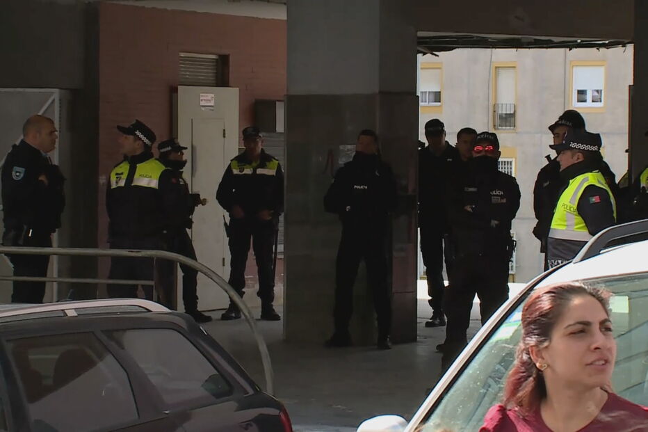 Populares revoltados com operação de desocupação de habitações sociais em Lisboa