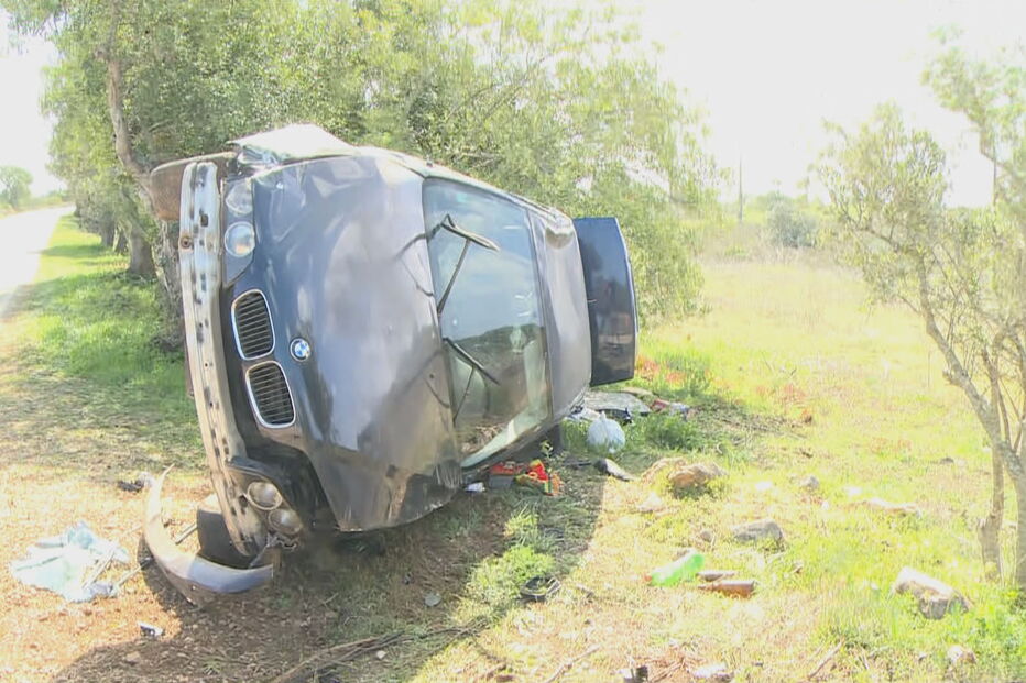 Homem de 35 anos morre em despiste seguido de capotamento em Lagos