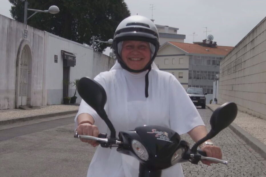 2020-03-07_11_19_15 Mata, viola e dorme com cadáver da freira 'radical'.jpg