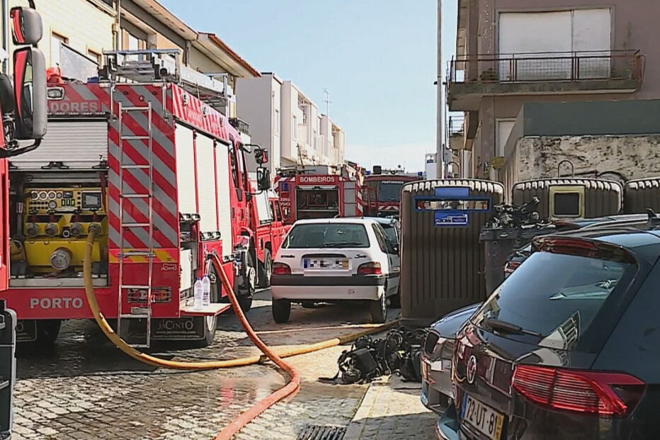 Incêndio deflagra em habitação no centro do Porto	