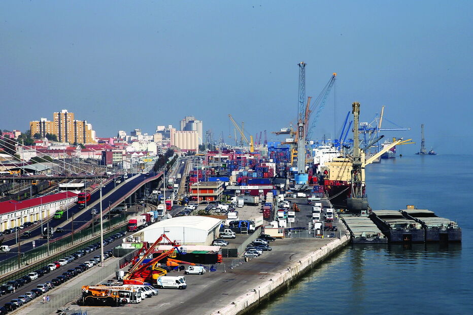 Despachantes oficiais parados devido à greve dos estivadores