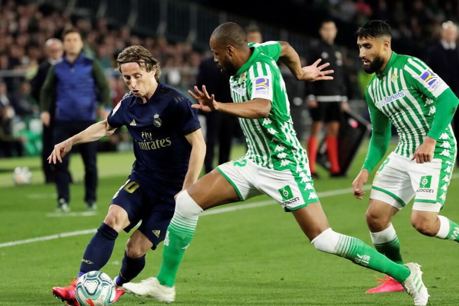 Real Madrid perde com Bétis e 'entrega' liderança isolada ao FC Barcelona