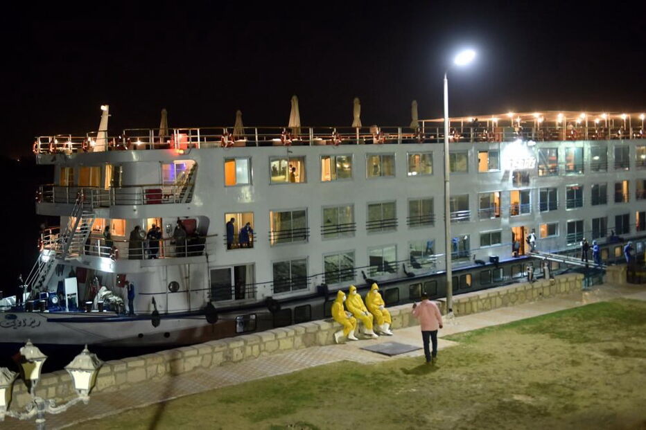 Os passageiros e a tripulação do navio 'A-Sara', que está em Luxor, foram retirados este domingo depois de serem identificadas dezenas de casos de coronavírus