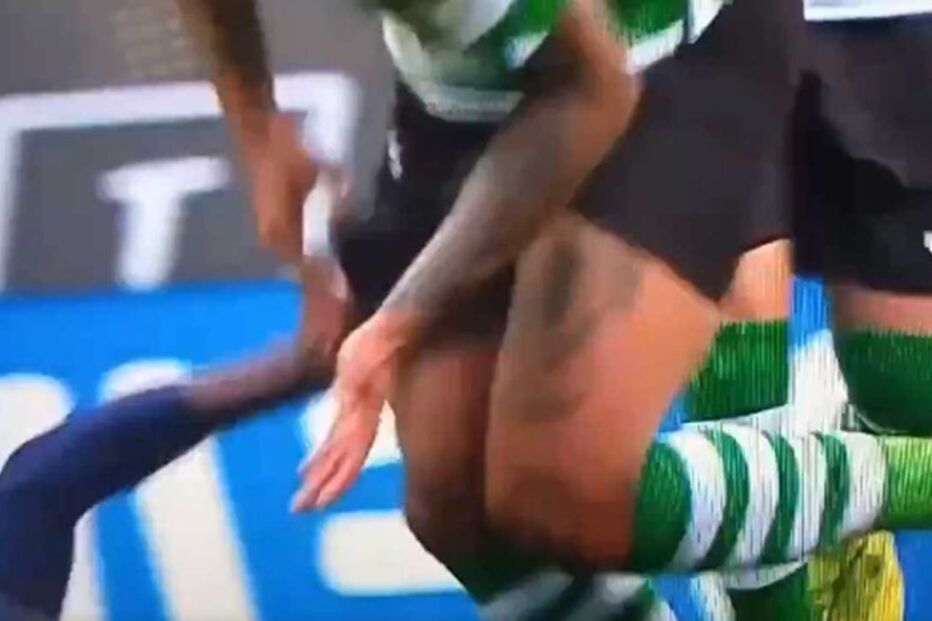 Wendel ficou com os genitais à mostra durante jogo de futebol