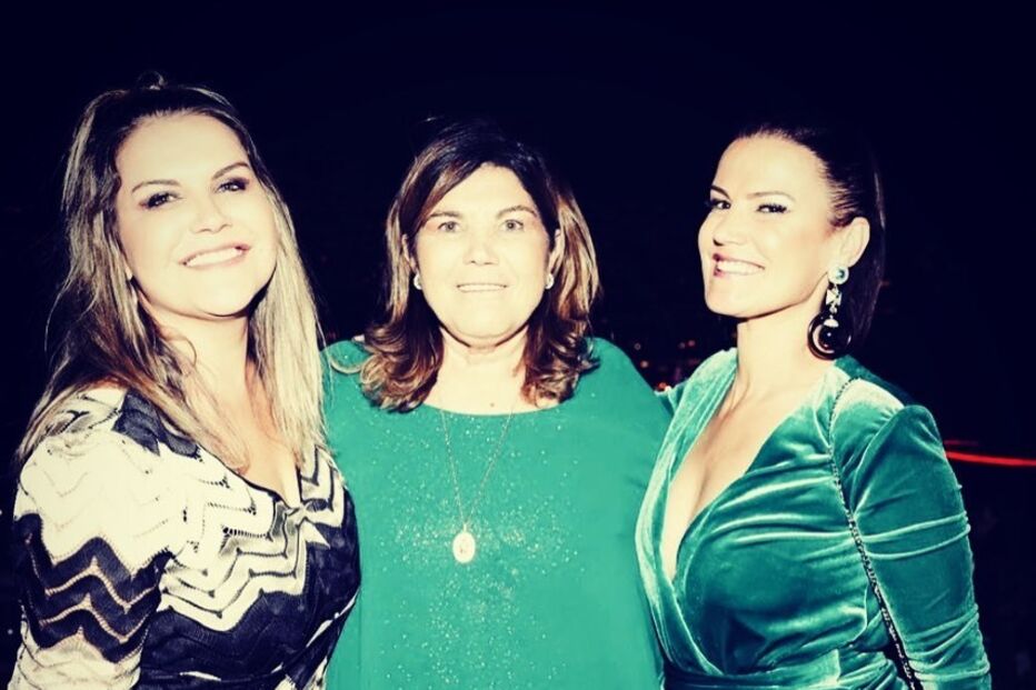 Dolores Aveiro e as filhas, Elma Aveiro e Katia Aveiro