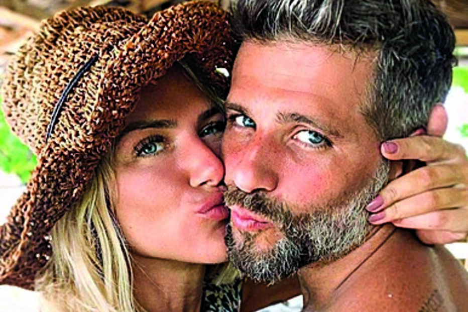 Bruno Gagliasso celebra 10 anos de casamento