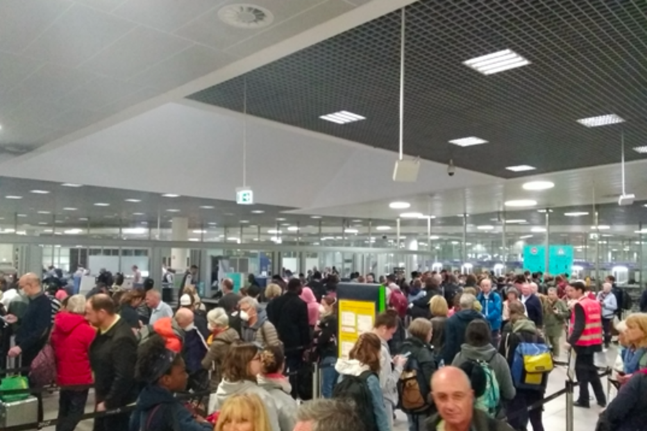 Aglomerado de passageiros de todo o Mundo enchem Aeroporto de Lisboa