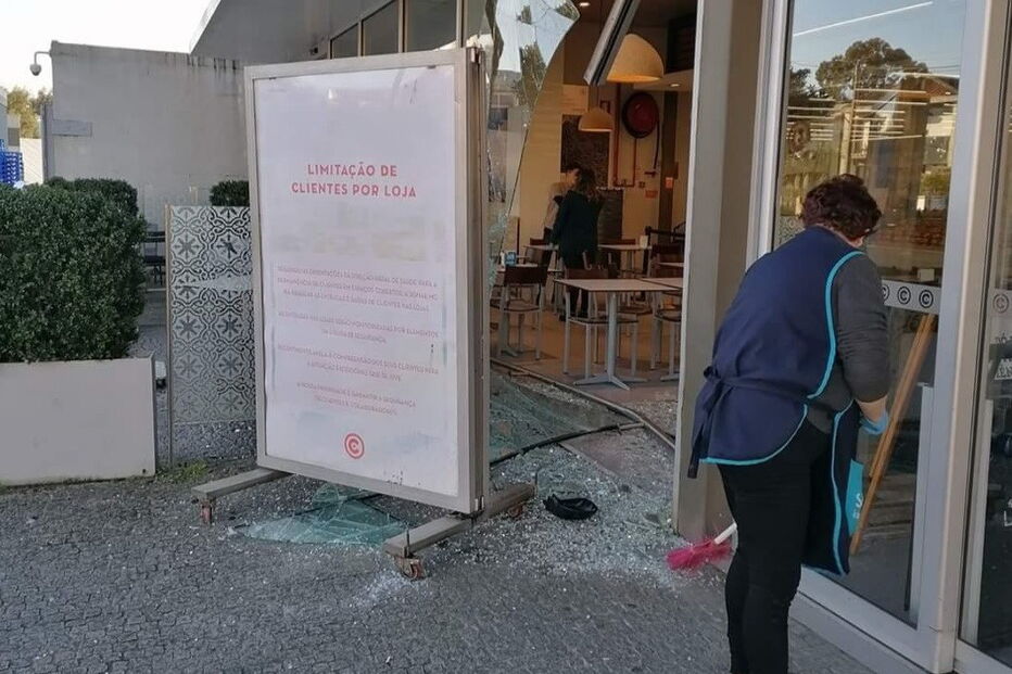 Supermercado na Maia assaltado esta segunda-feira. Ladrões fugiram após o crime