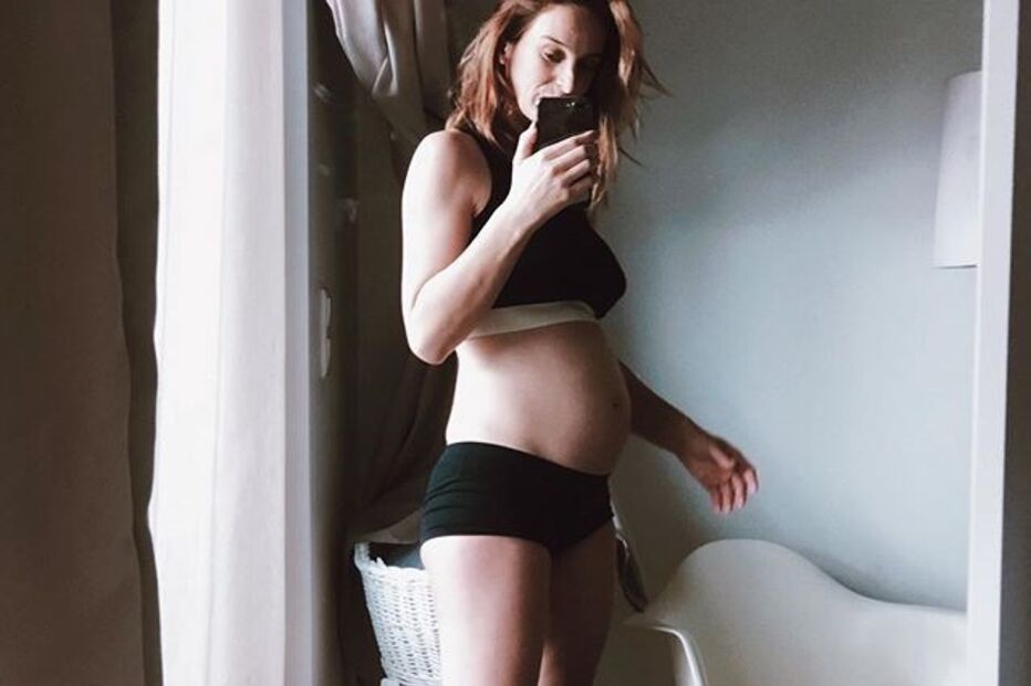 Sara Prata mostra-se grávida