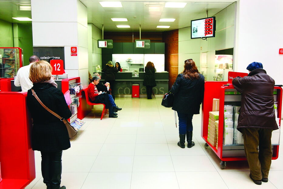 Correio institucional e correio azul registaram quebras no ano passado. O serviço postal rendeu 484 milhões   
