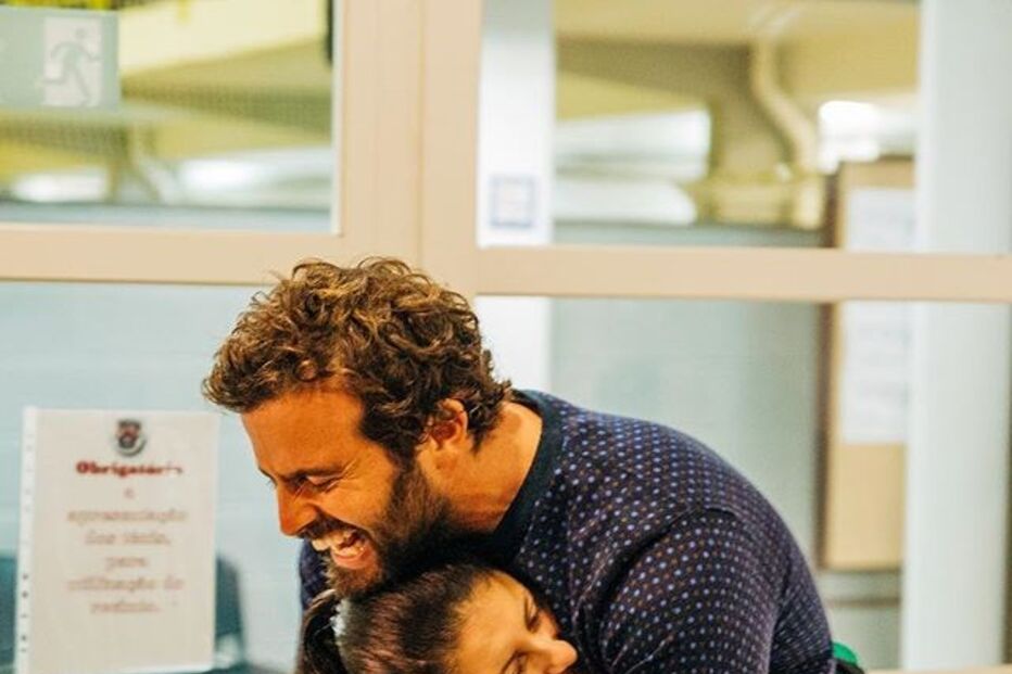 João Manzarra com menina com cancro